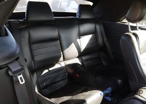 2013 Ford Mustang V6 Premium z USA, uszkodzony, nr VIN 1ZVBP8EM8D5243821